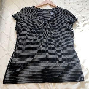 Womens Liz Claiborne tee